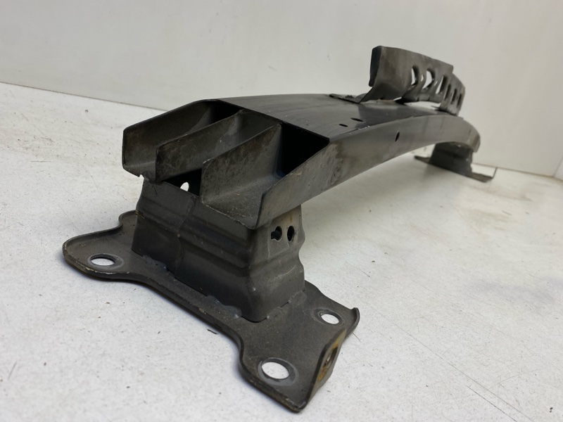 Усилитель переднего бампера