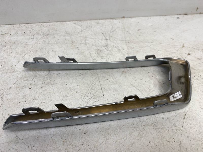 Накладка переднего бампера правая