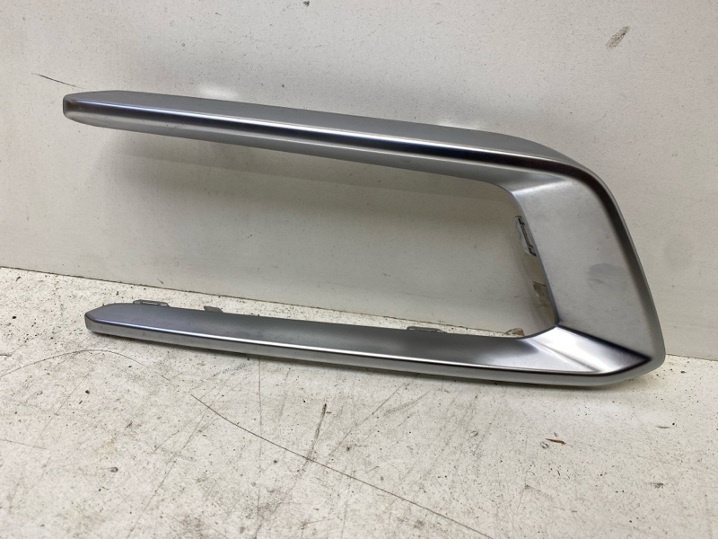 Накладка переднего бампера правая