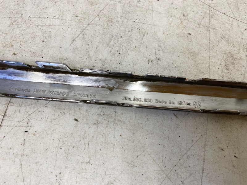 Молдинг заднего бампера