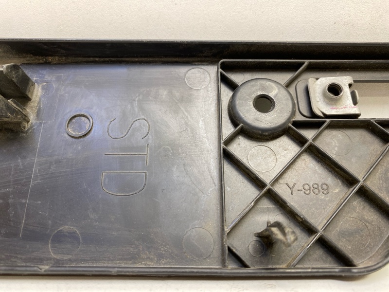 Накладка переднего бампера под номер