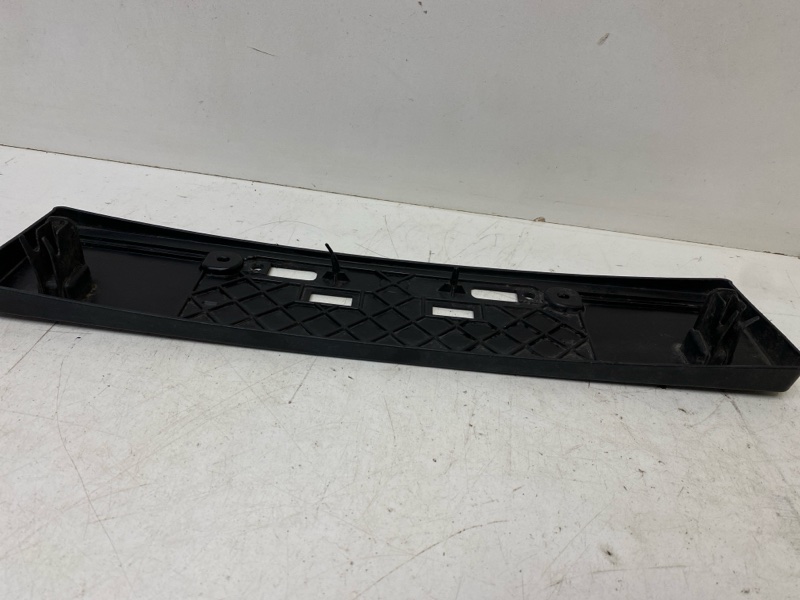 Накладка переднего бампера под номер