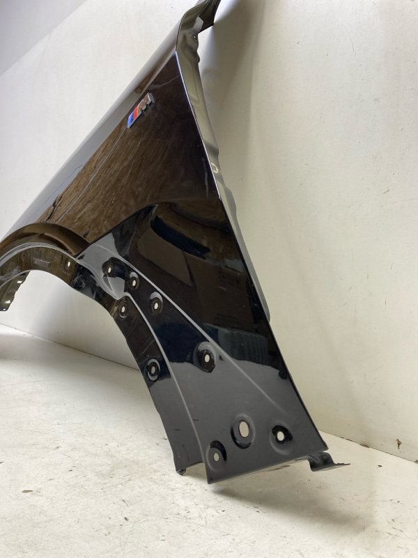 Крыло переднее левое