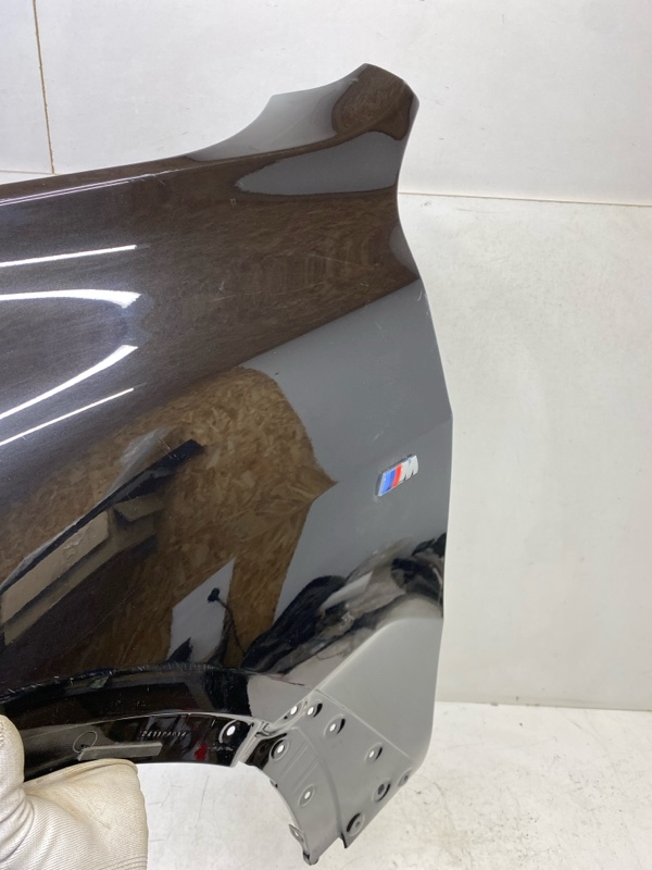 Крыло переднее левое