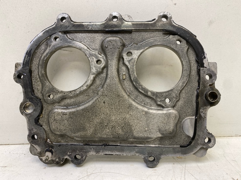 Крышка двигателя передняя