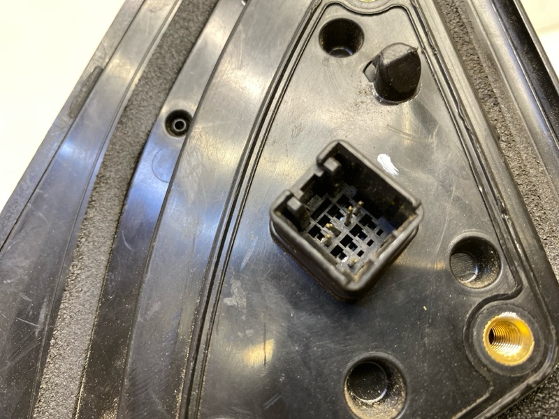 Зеркало правое электрическое