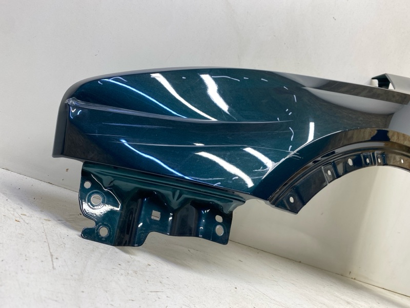 Крыло переднее левое