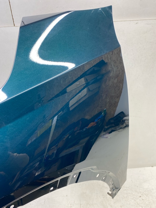 Крыло переднее левое