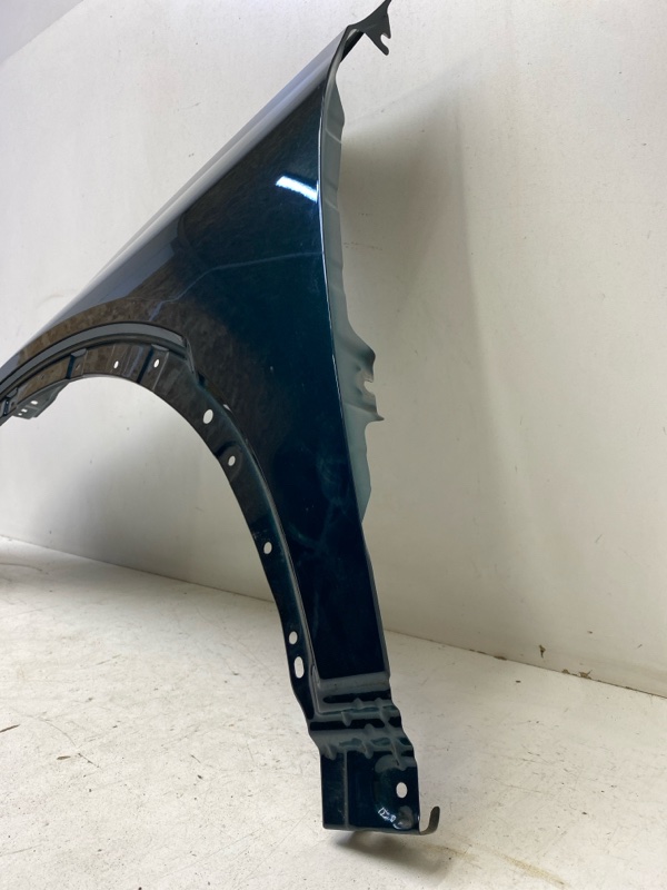 Крыло переднее левое