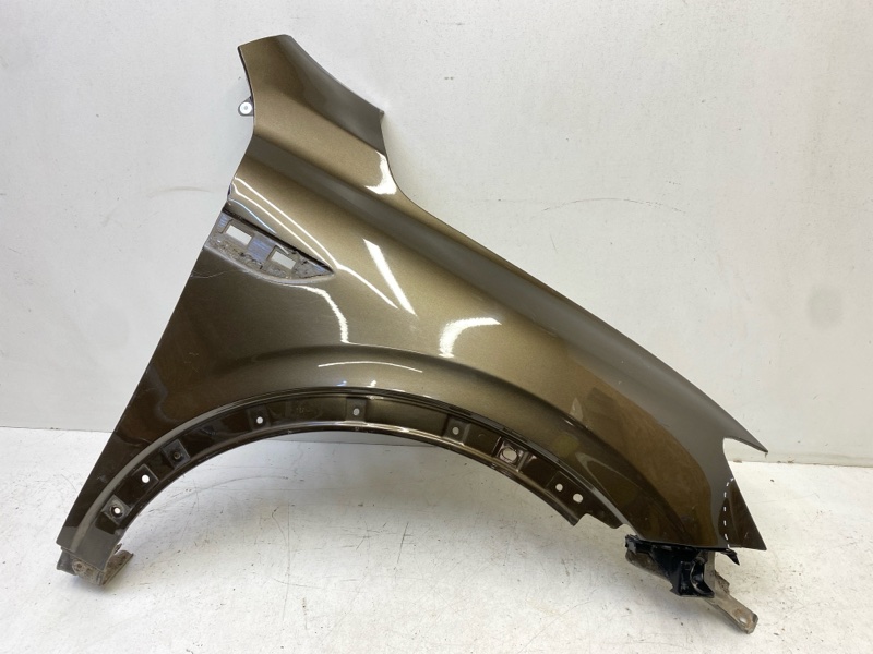 Крыло переднее правое