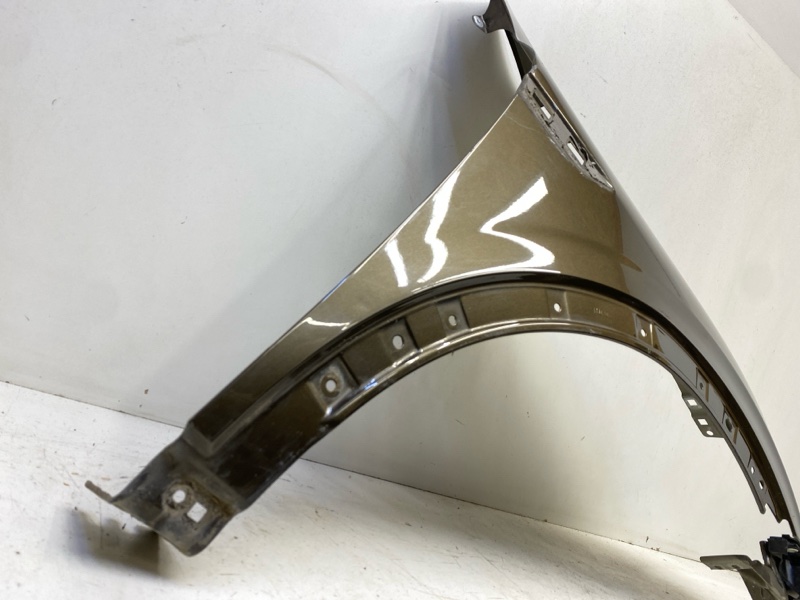 Крыло переднее правое