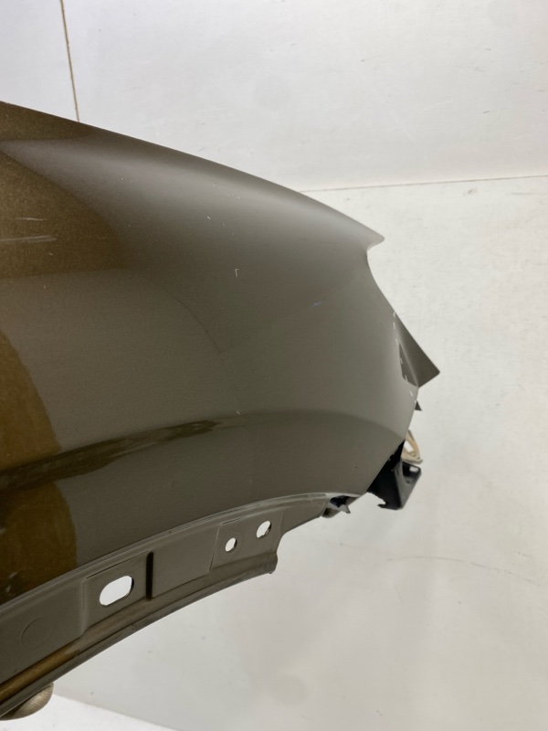 Крыло переднее правое