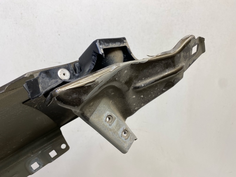 Крыло переднее правое