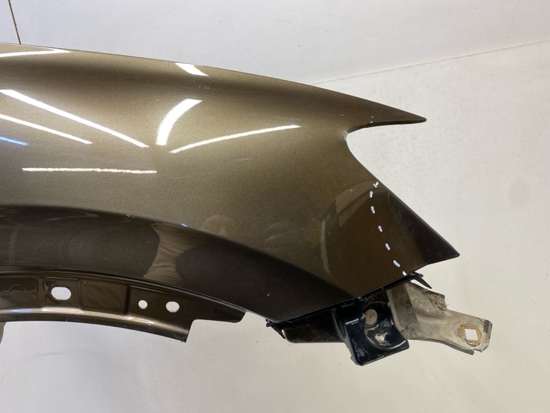 Крыло переднее правое