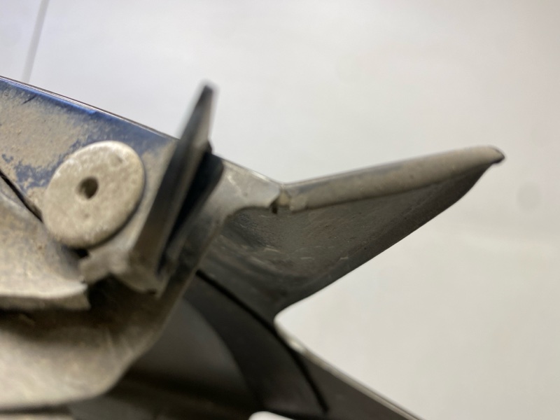 Крыло переднее правое