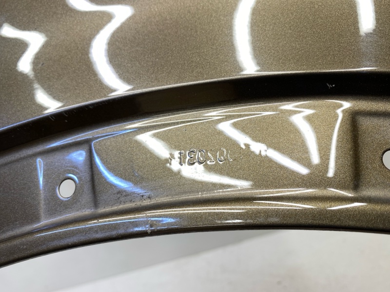 Крыло переднее правое