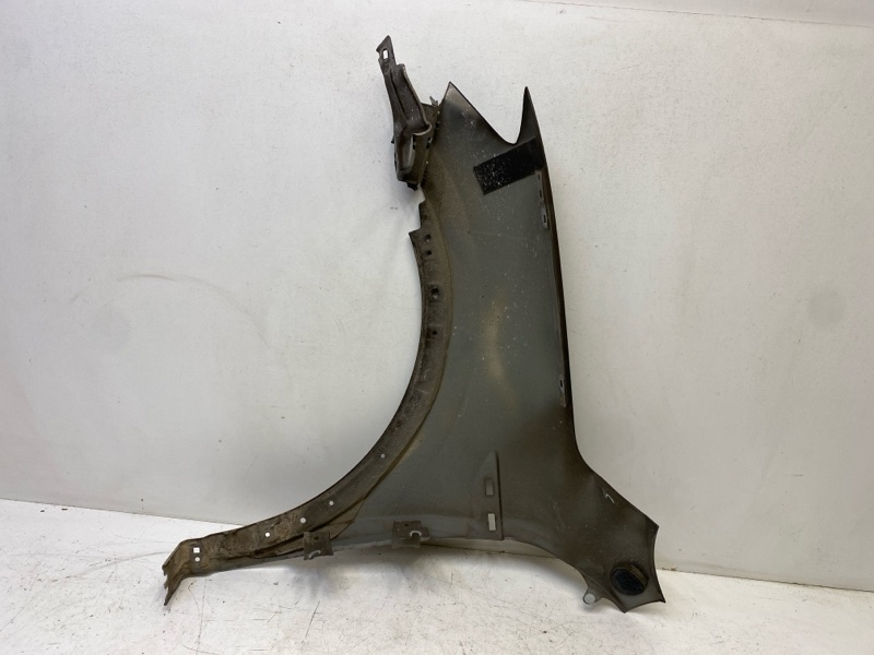 Крыло переднее правое