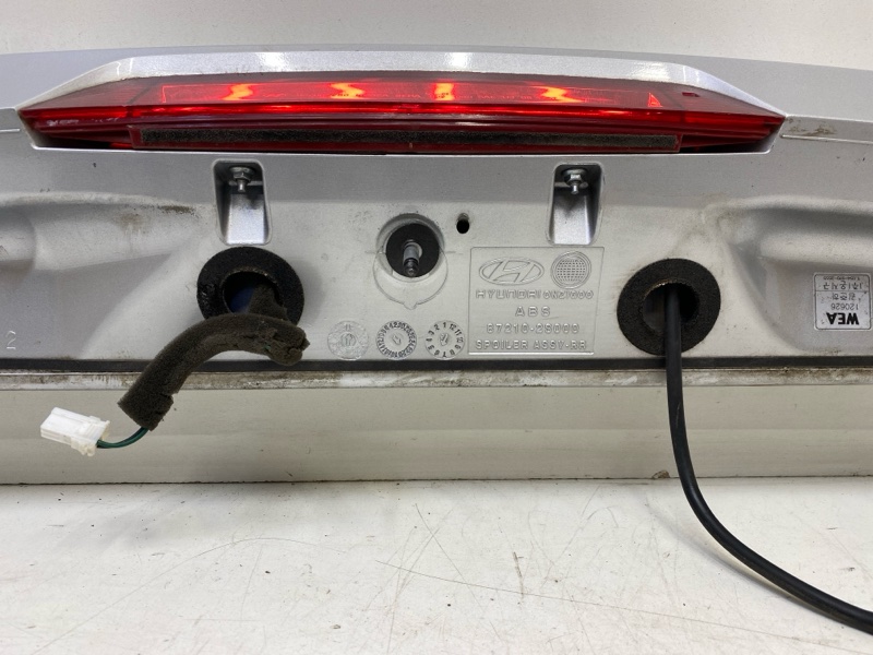 Спойлер (дефлектор) крышки багажника