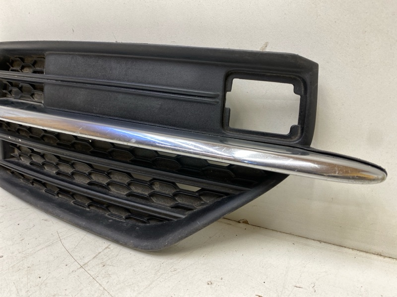 Накладка переднего бампера правая