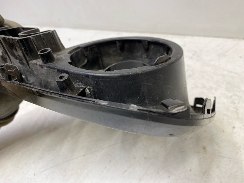 Рамка противотуманной фары правой