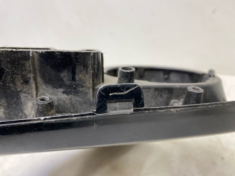 Рамка противотуманной фары правой