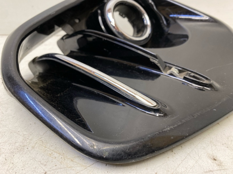 Рамка противотуманной фары правой