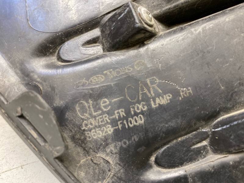 Рамка противотуманной фары правой