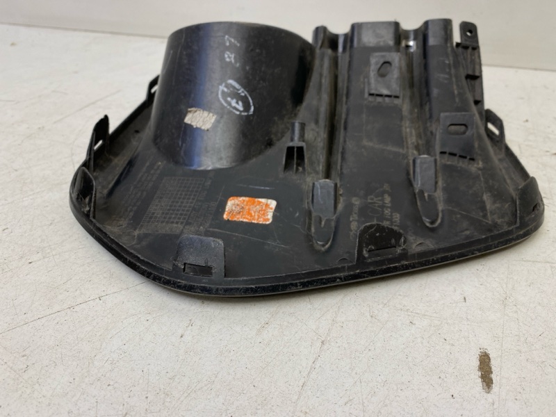 Рамка противотуманной фары правой