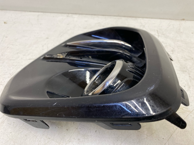 Рамка противотуманной фары правой