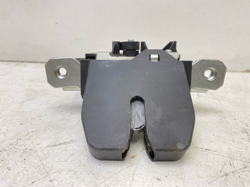 Замок багажника