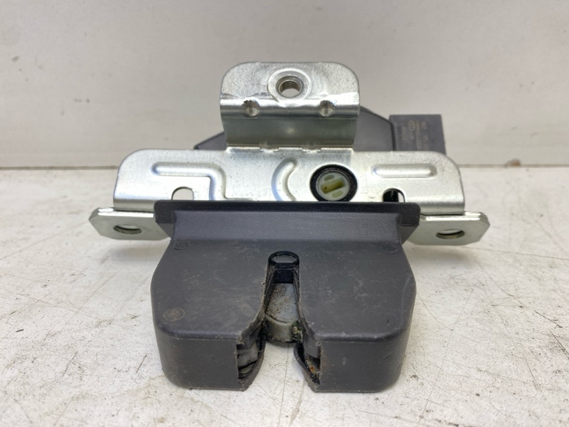 Замок багажника