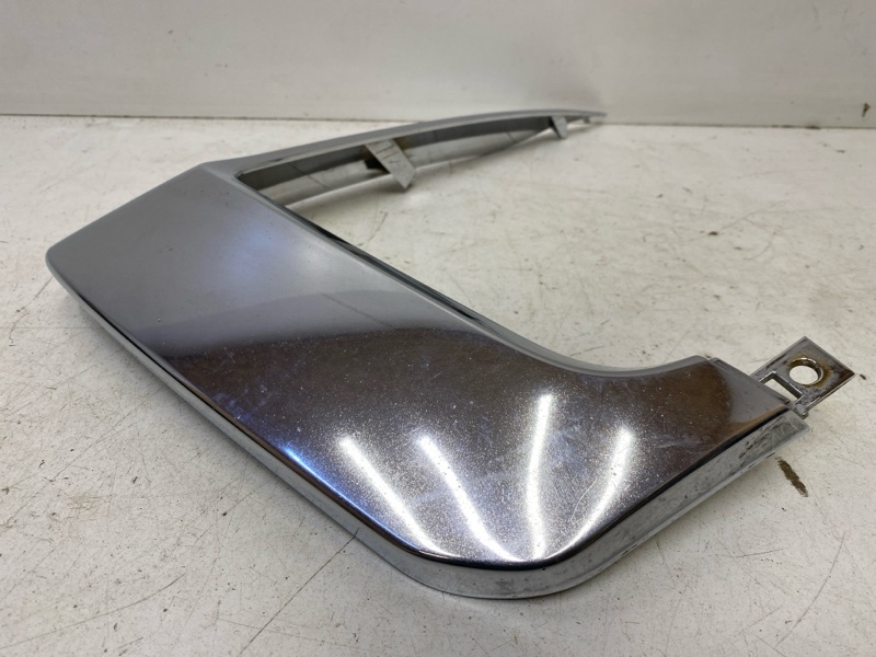 Молдинг переднего бампера левый