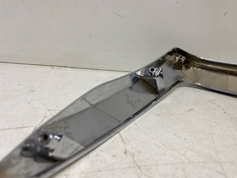 Молдинг переднего бампера левый