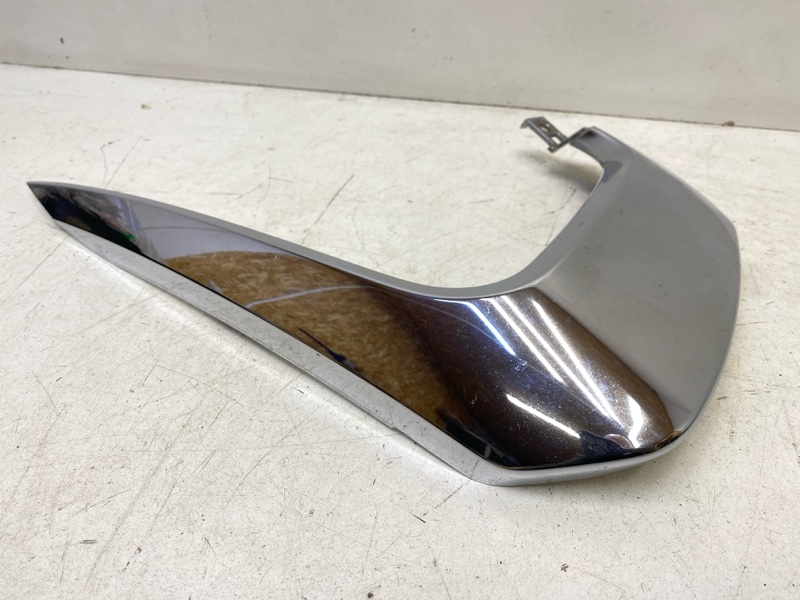 Молдинг переднего бампера левый