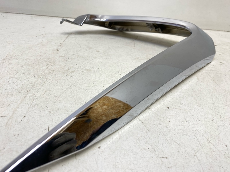 Молдинг переднего бампера левый