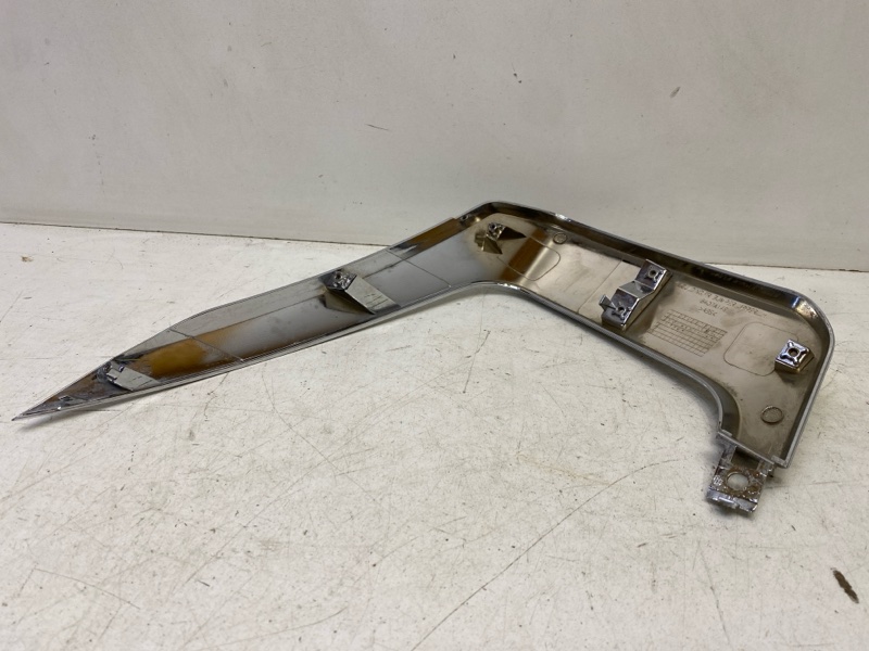 Молдинг переднего бампера левый