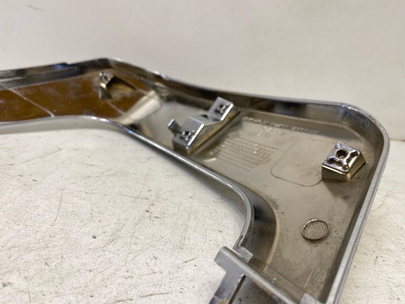 Молдинг переднего бампера левый