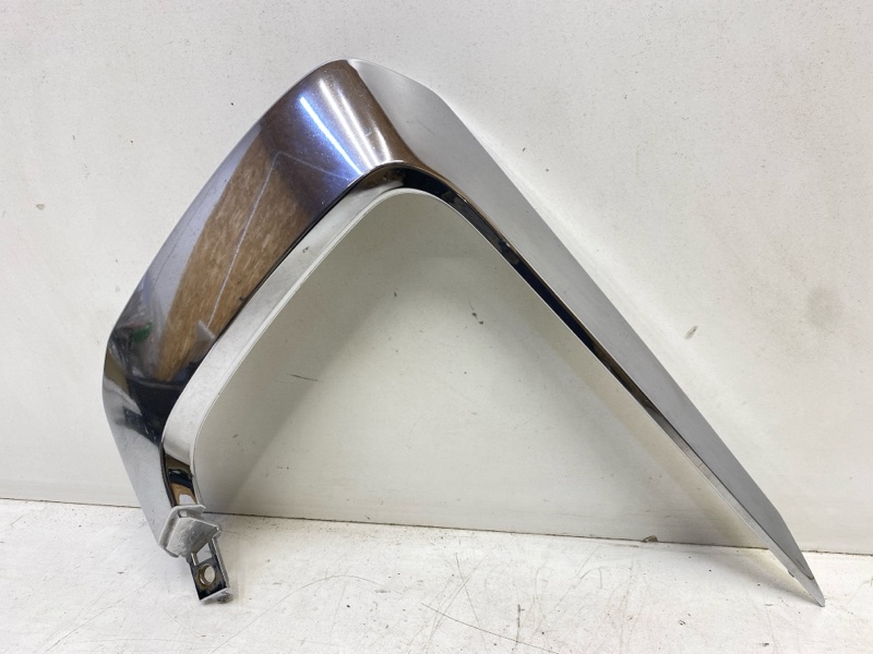 Молдинг переднего бампера левый