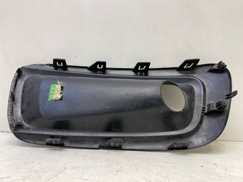 Рамка противотуманной фары правой