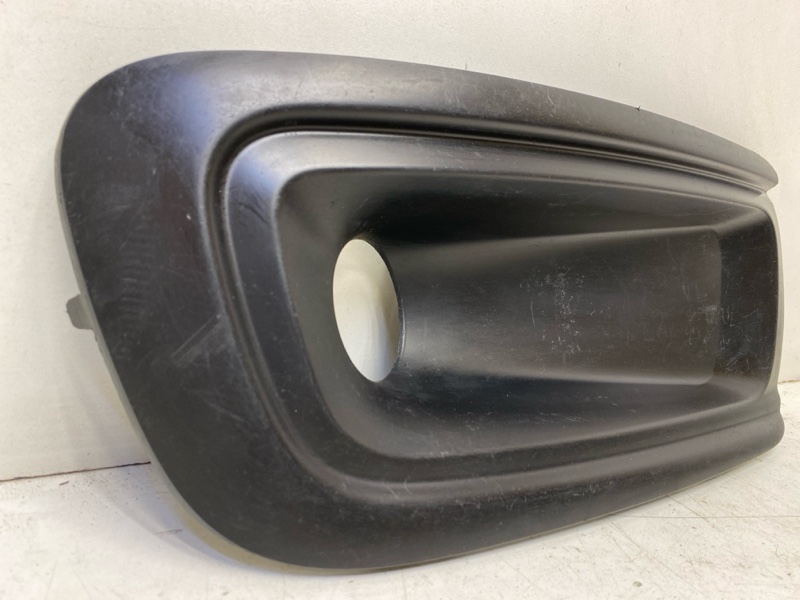 Рамка противотуманной фары правой