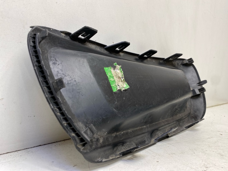 Рамка противотуманной фары правой