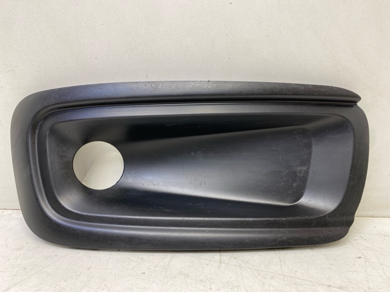 Рамка противотуманной фары правой