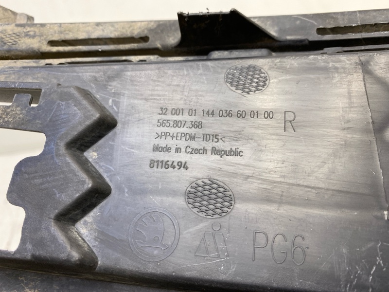 Накладка переднего бампера правая