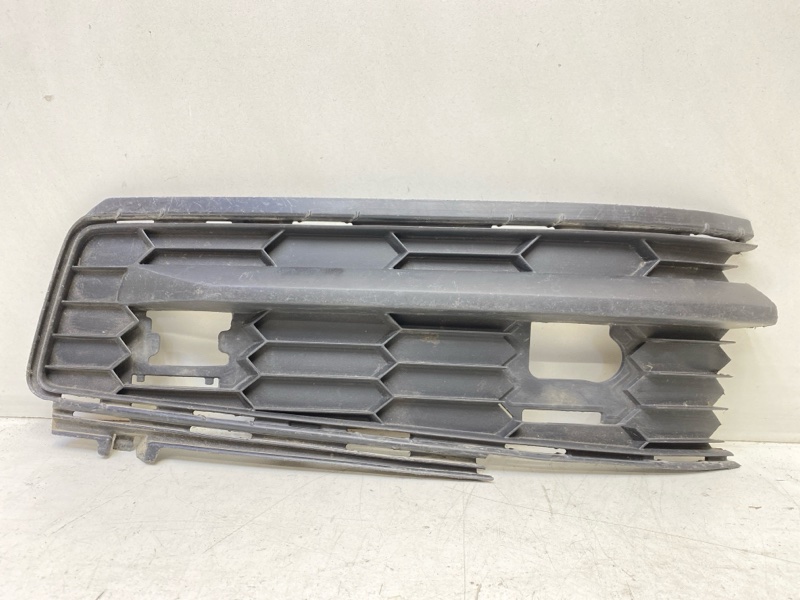 Накладка переднего бампера правая