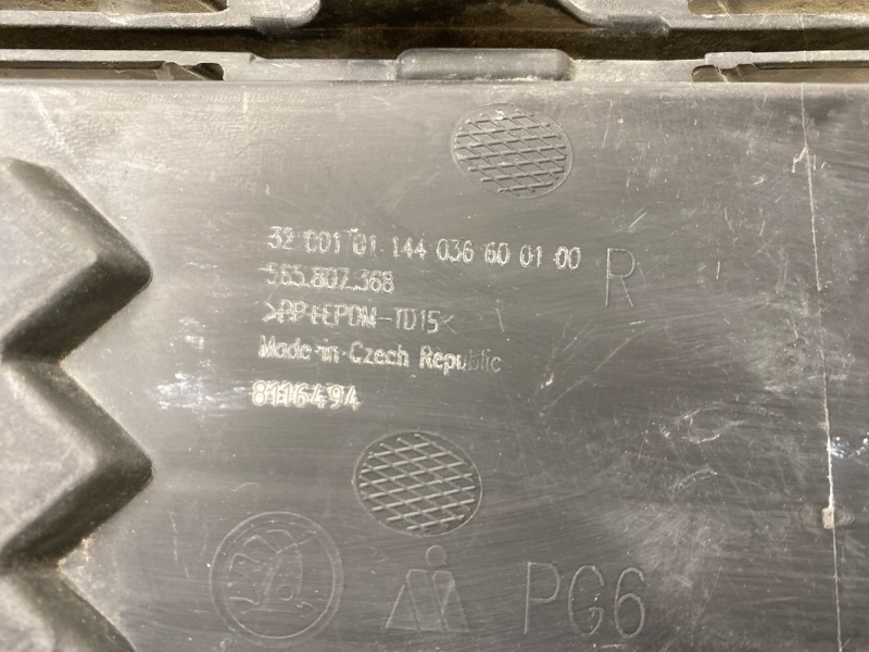 Накладка переднего бампера правая