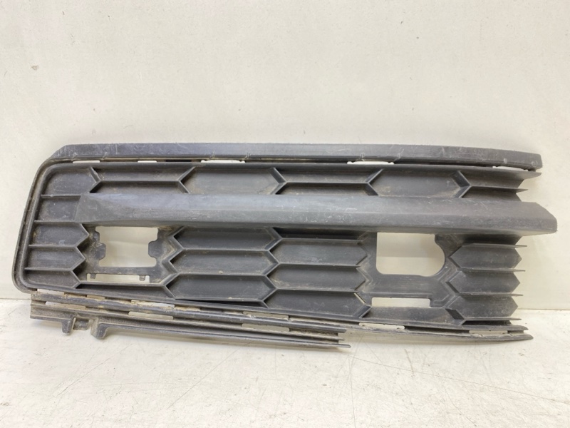 Накладка переднего бампера правая