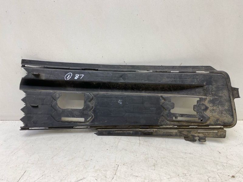 Накладка переднего бампера правая