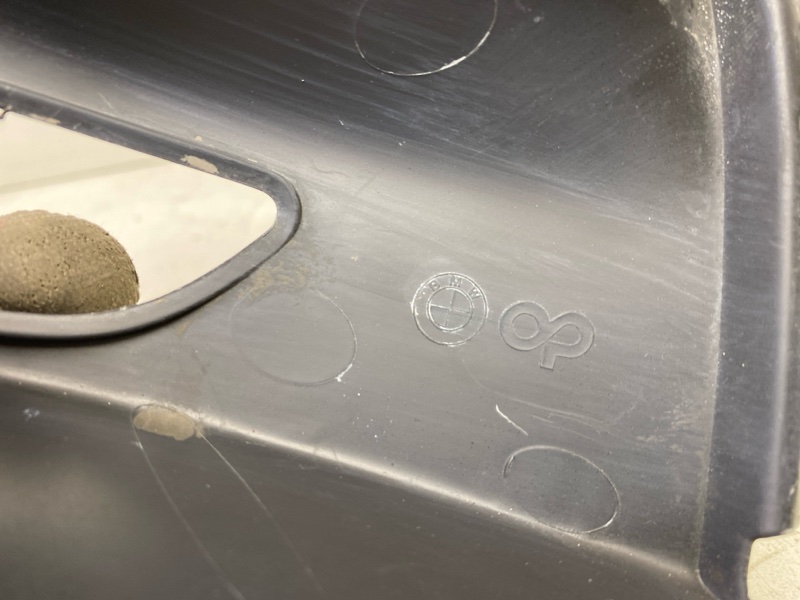 Рамка противотуманной фары правой