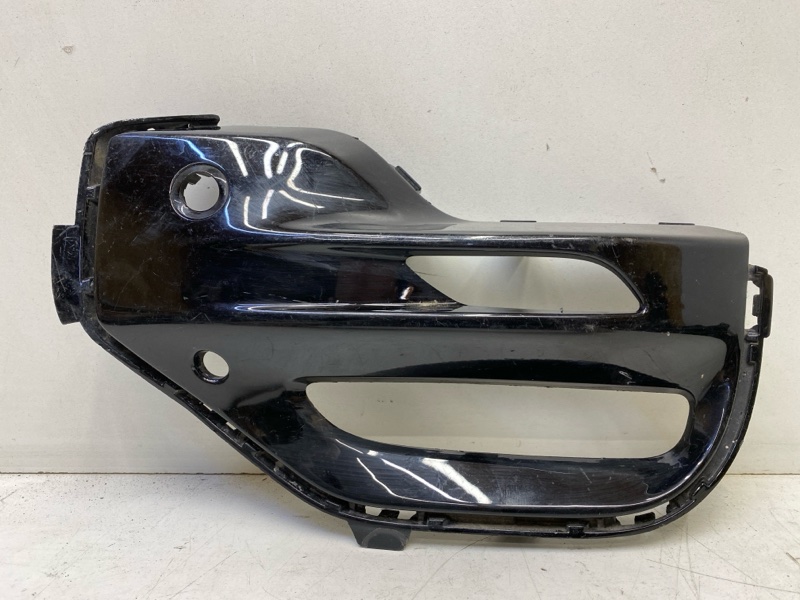 Рамка противотуманной фары правой