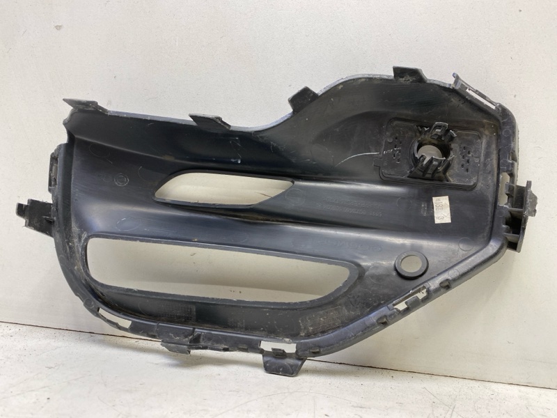 Рамка противотуманной фары правой